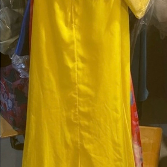 Flowy yellow Tony Bowls prom gown - Picture 12 of 16